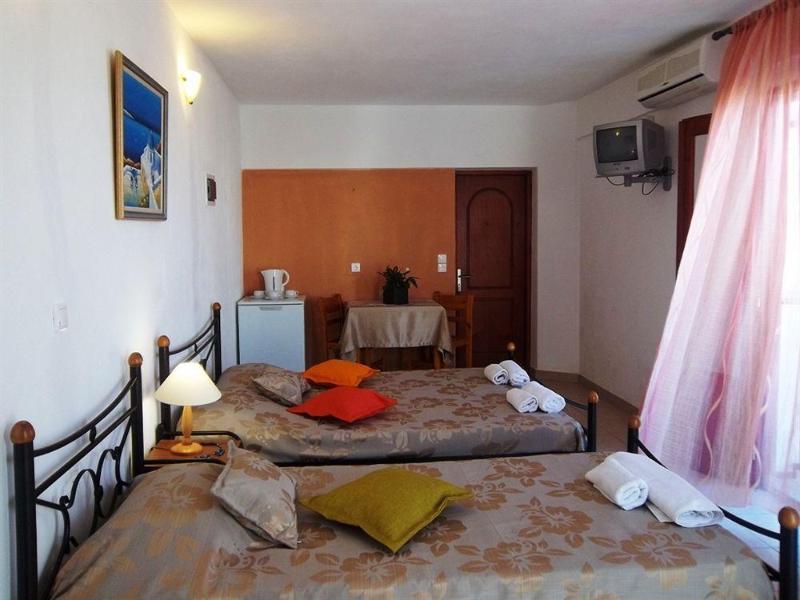 Agapi Hotel Karterados (Santorini)